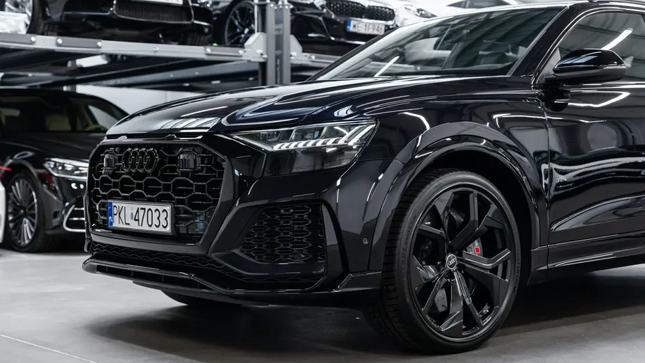 AUDI RS Q8 -