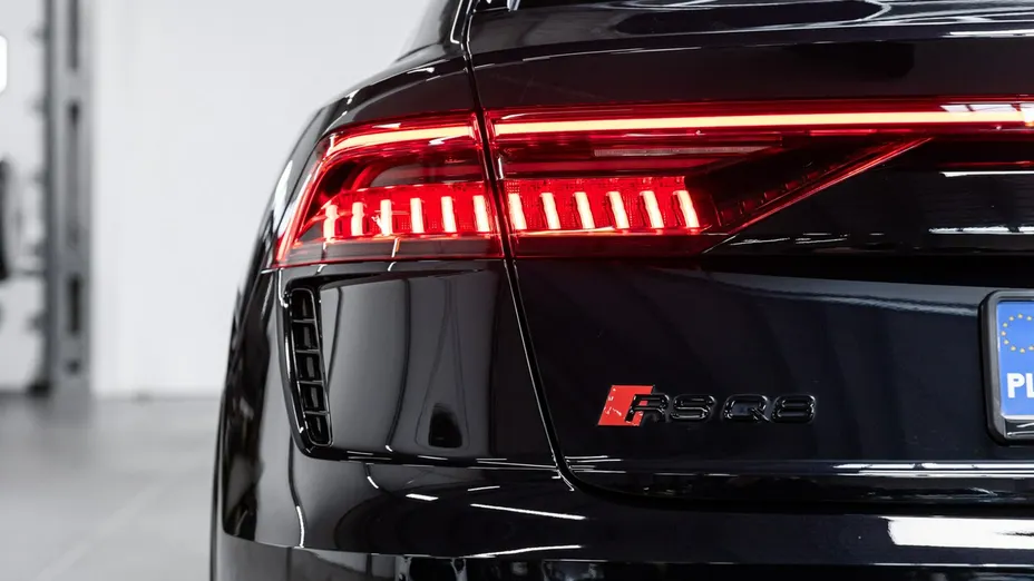 AUDI RS Q8 -