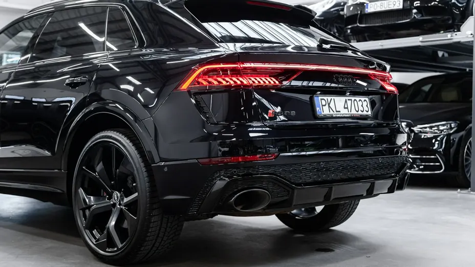 AUDI RS Q8 -