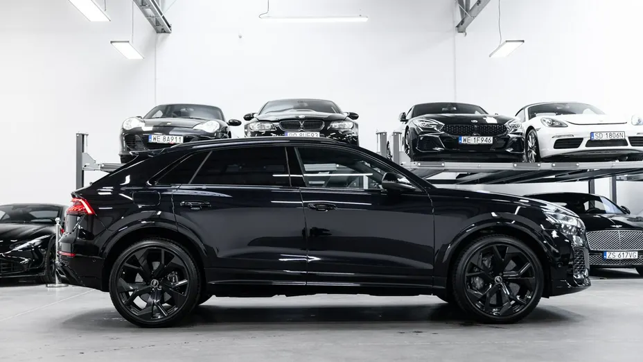 AUDI RS Q8 -