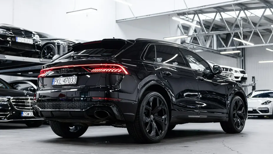 AUDI RS Q8 -