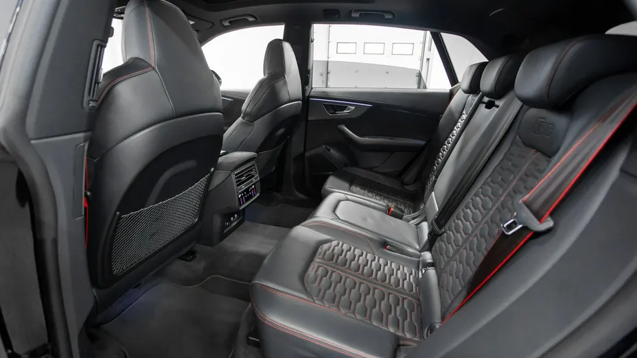 AUDI RS Q8 -