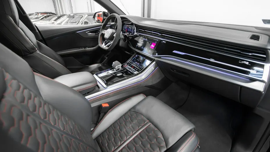 AUDI RS Q8 -