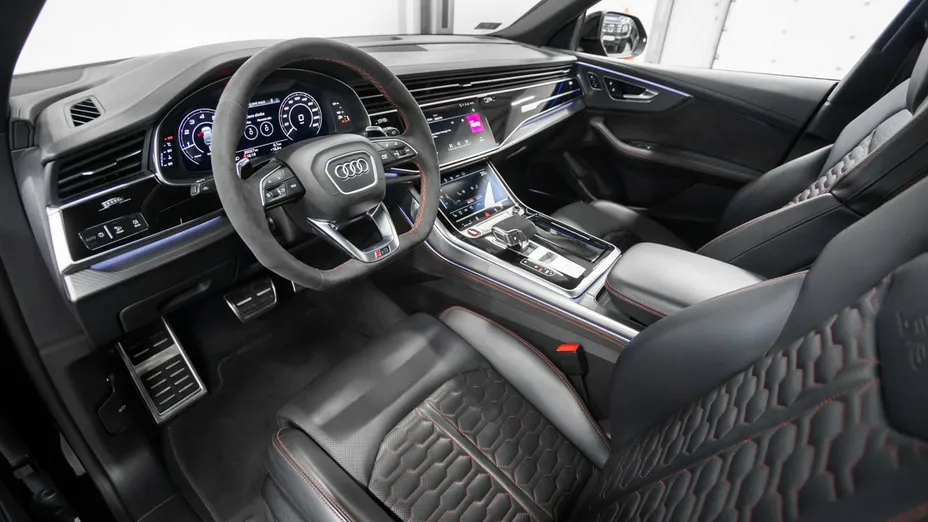 AUDI RS Q8 -