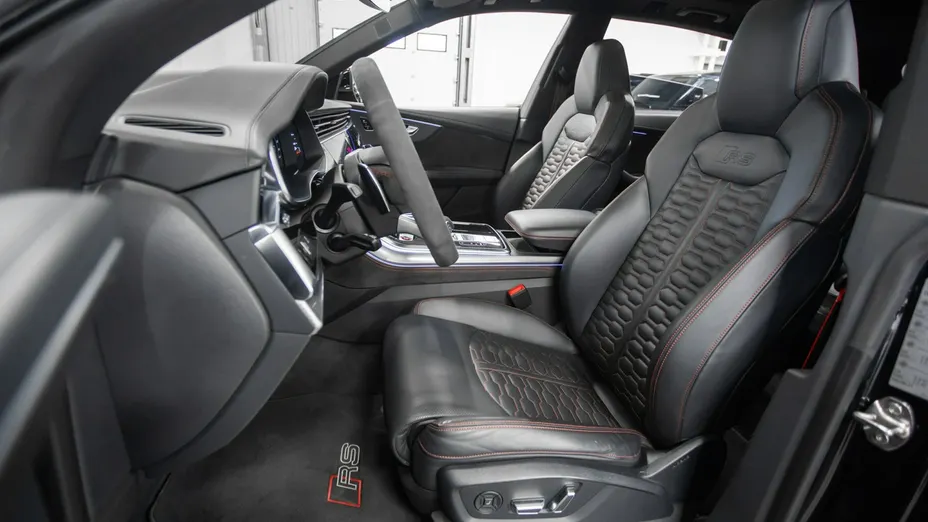 AUDI RS Q8 -