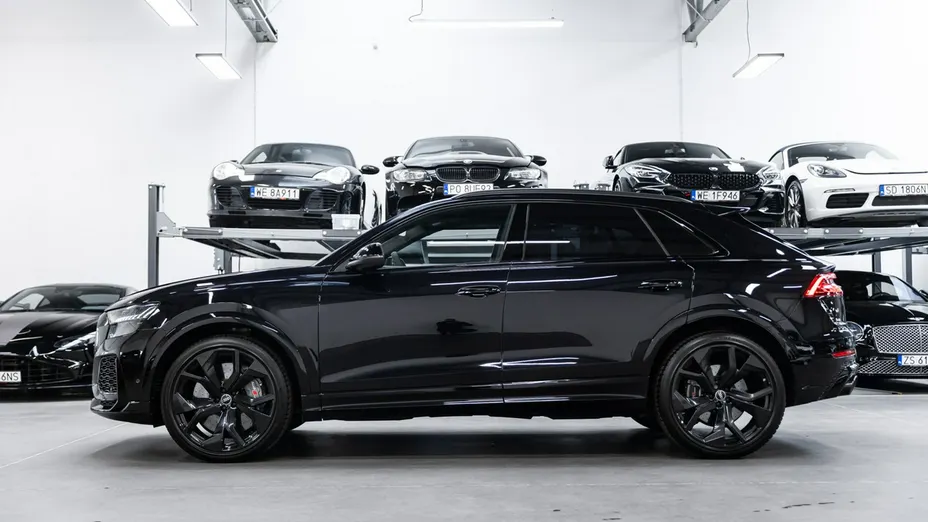 AUDI RS Q8 -
