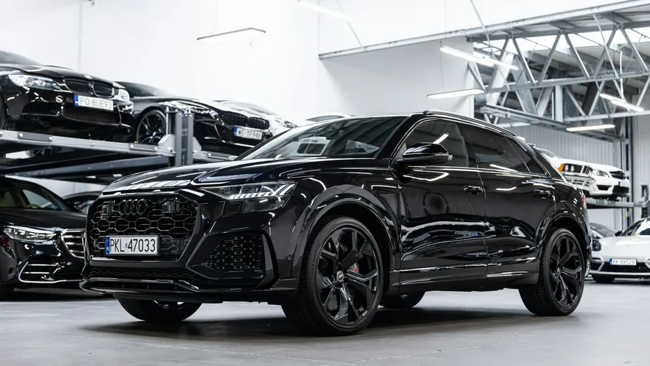 AUDI RS Q8 -