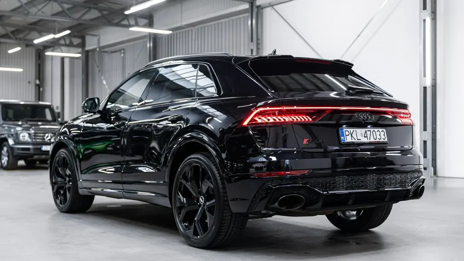 AUDI RS Q8 -