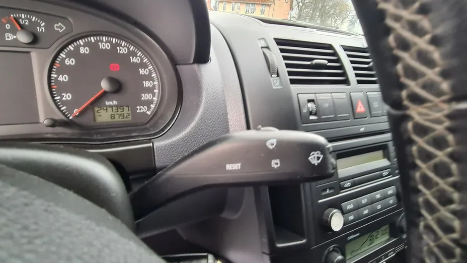 VOLKSWAGEN Polo -
