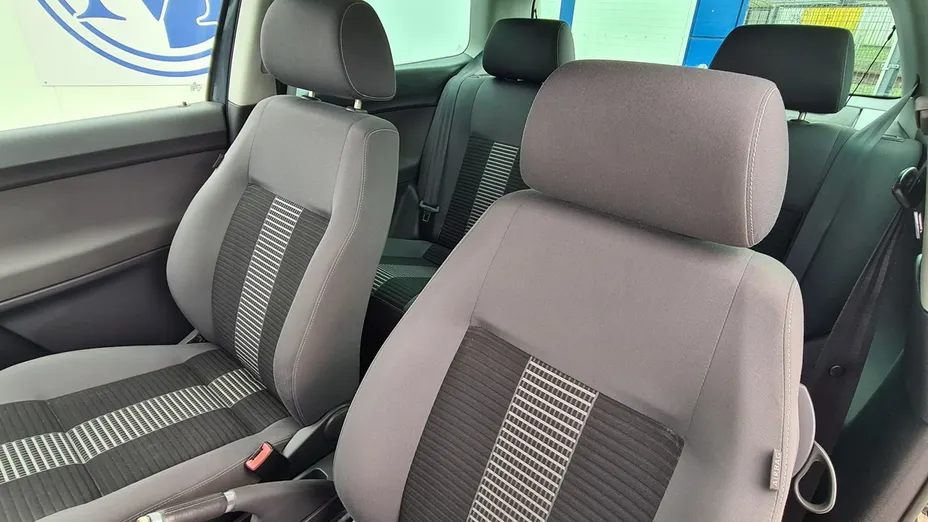 VOLKSWAGEN Polo -