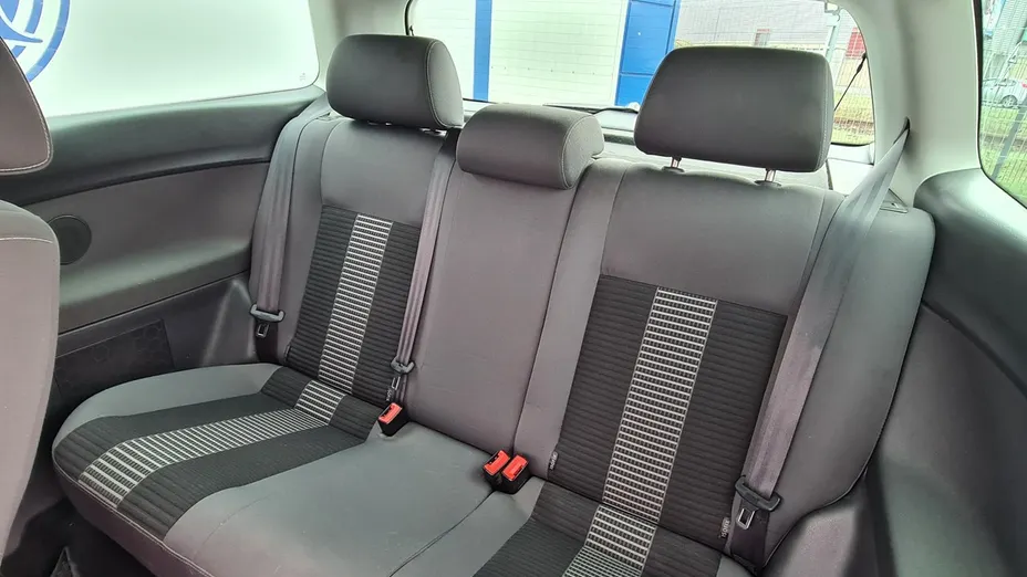 VOLKSWAGEN Polo -