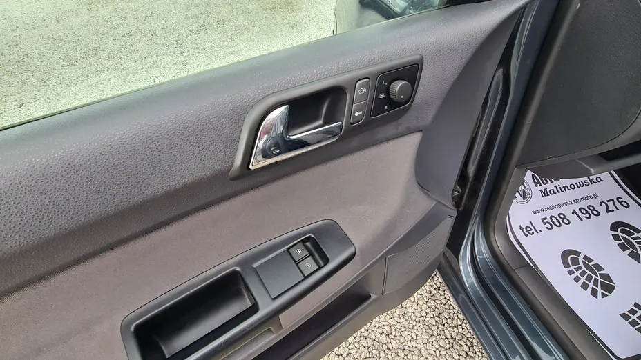 VOLKSWAGEN Polo -