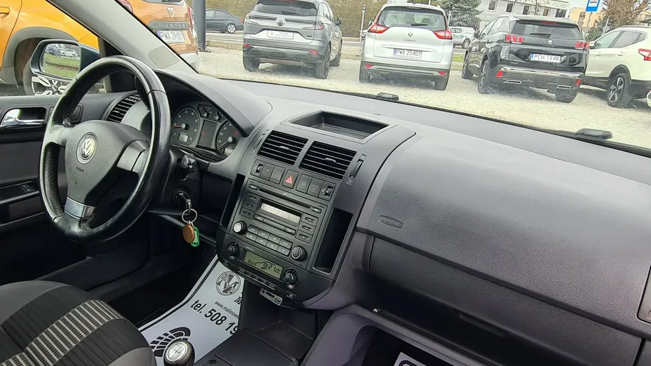 VOLKSWAGEN Polo -