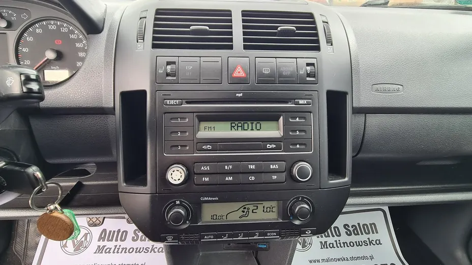VOLKSWAGEN Polo -
