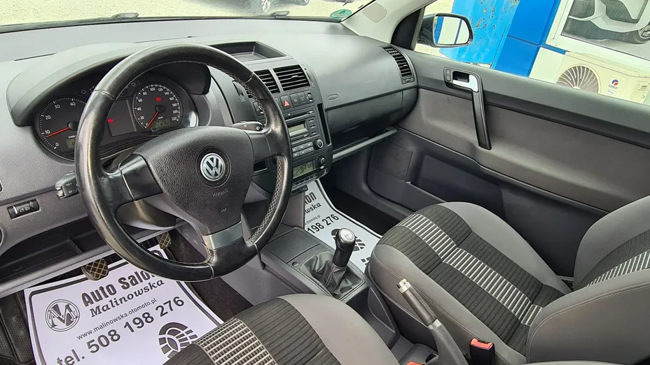 VOLKSWAGEN Polo -