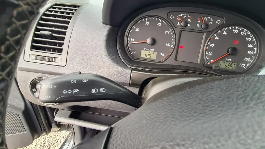VOLKSWAGEN Polo -