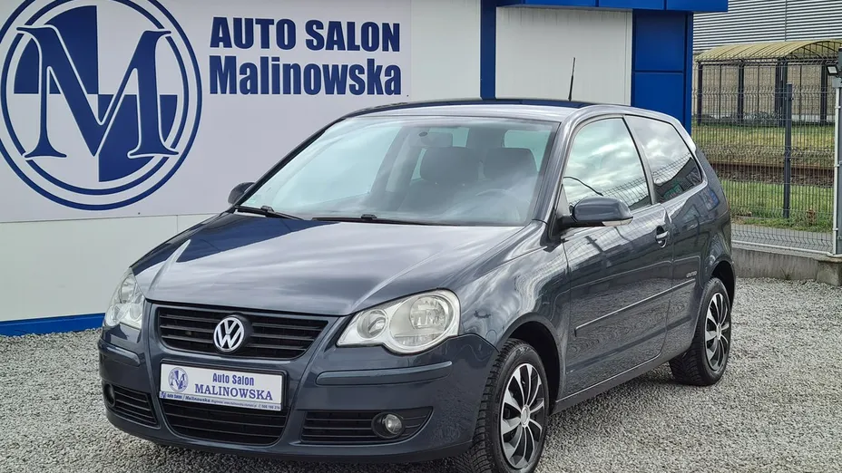 VOLKSWAGEN Polo -