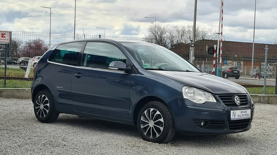 VOLKSWAGEN Polo -