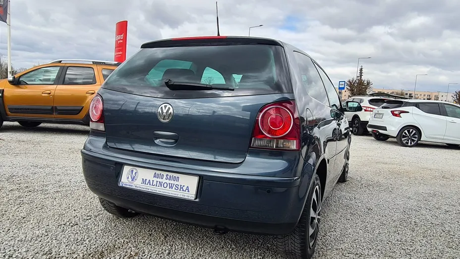 VOLKSWAGEN Polo -
