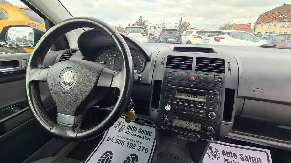 VOLKSWAGEN Polo -
