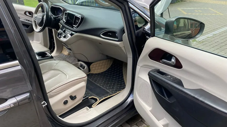 CHRYSLER Pacifica -