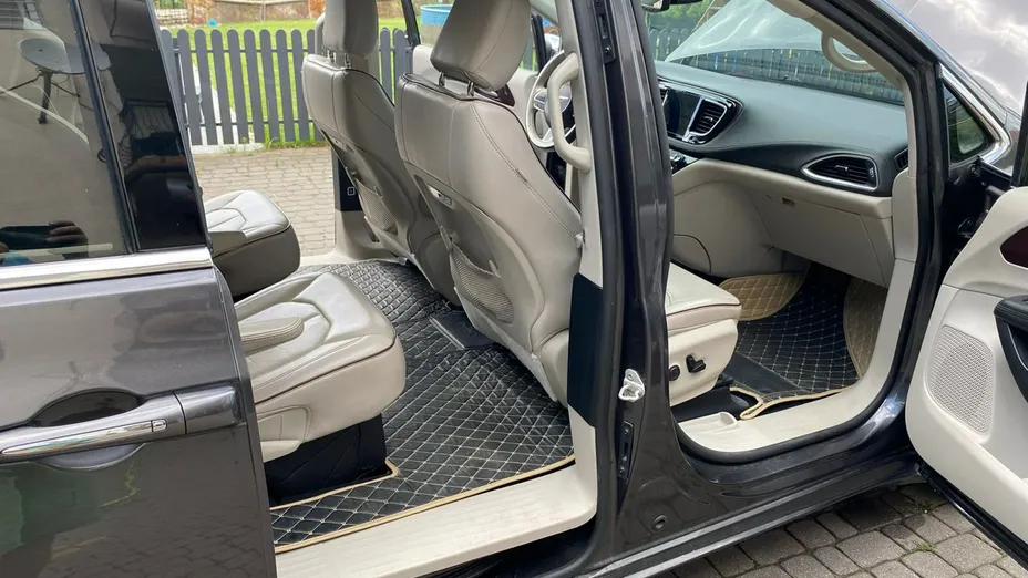 CHRYSLER Pacifica -