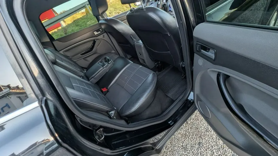FORD Kuga -