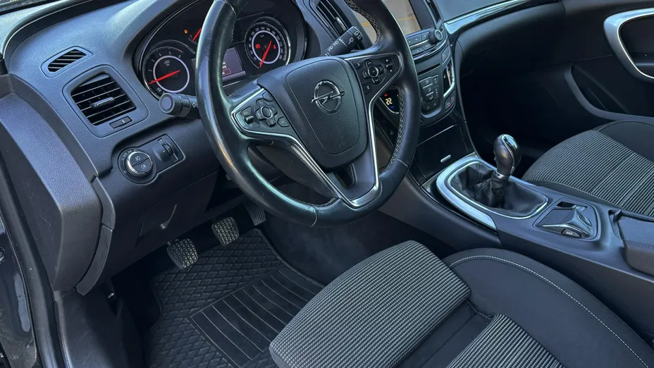 OPEL Insignia -