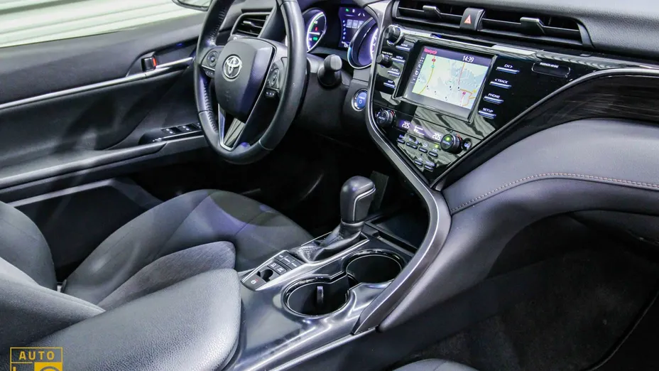 TOYOTA Camry -