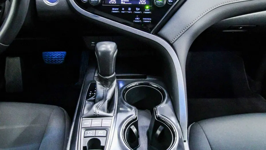 TOYOTA Camry -