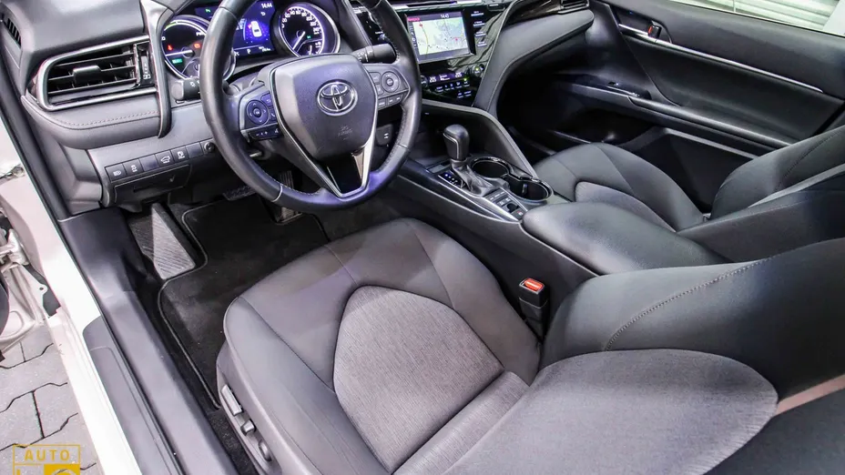 TOYOTA Camry -
