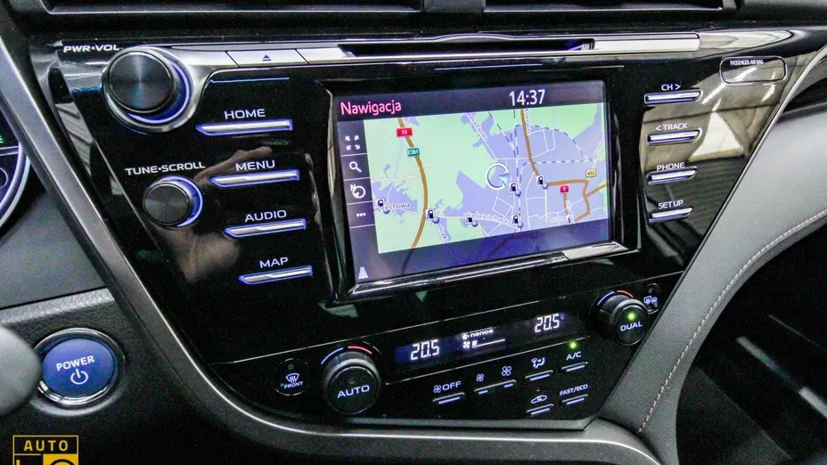 TOYOTA Camry -