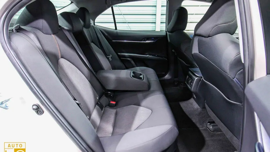 TOYOTA Camry -