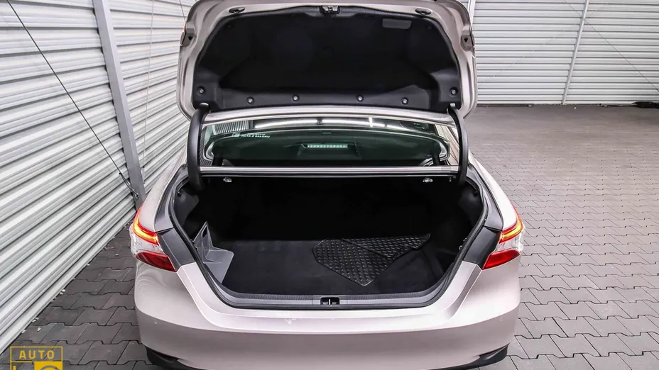 TOYOTA Camry -