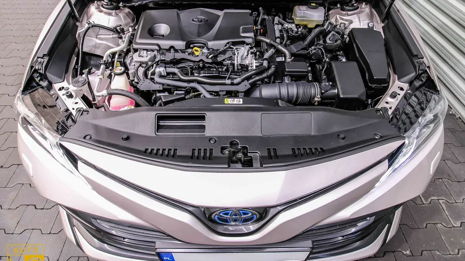 TOYOTA Camry -
