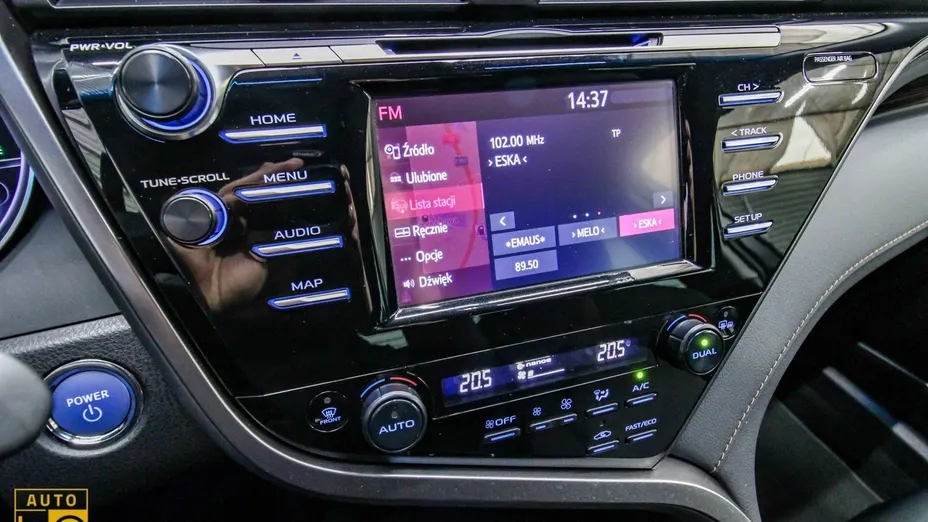 TOYOTA Camry -