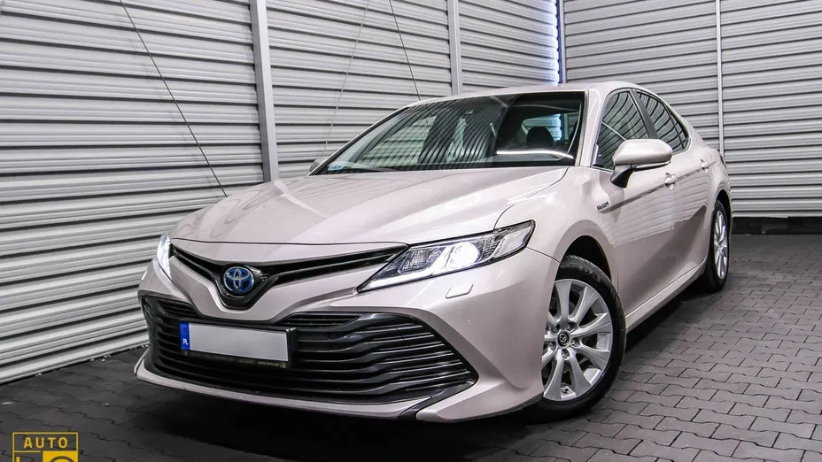 TOYOTA Camry -