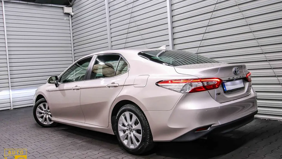 TOYOTA Camry -
