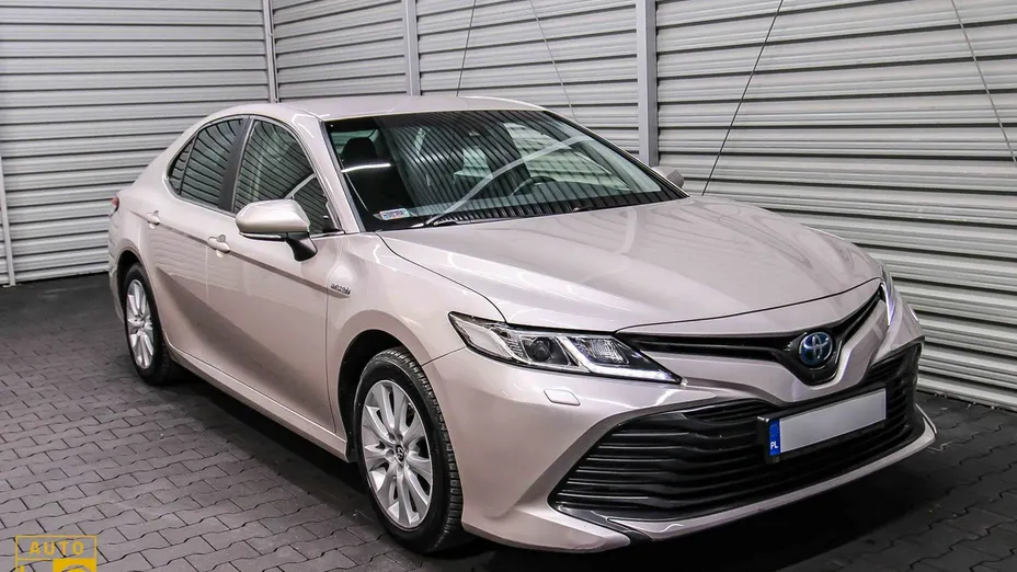 TOYOTA Camry -