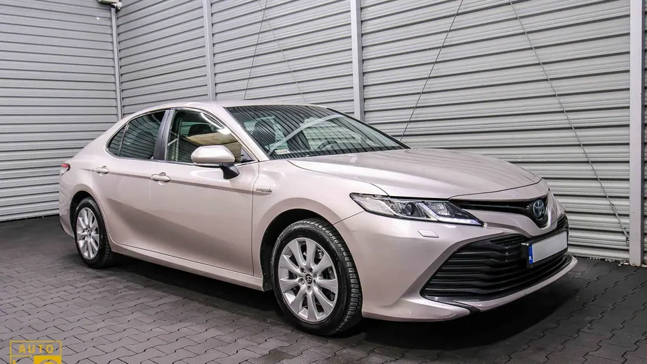 TOYOTA Camry -