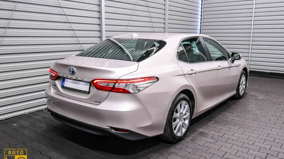 TOYOTA Camry -