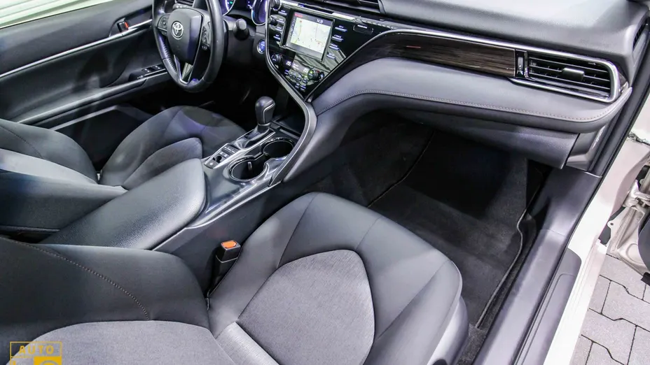 TOYOTA Camry -