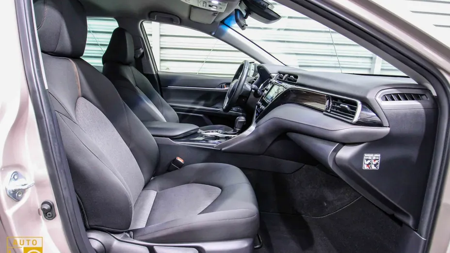 TOYOTA Camry -