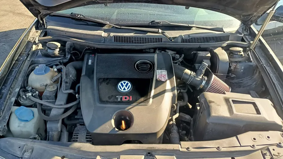 VOLKSWAGEN Golf -