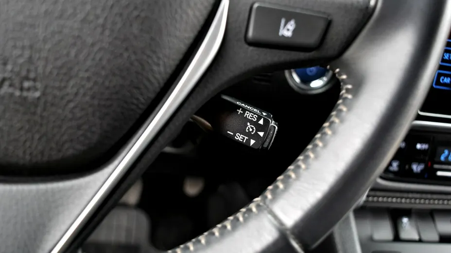 TOYOTA Auris -