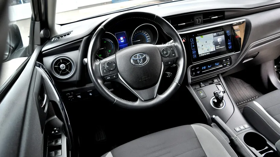 TOYOTA Auris -