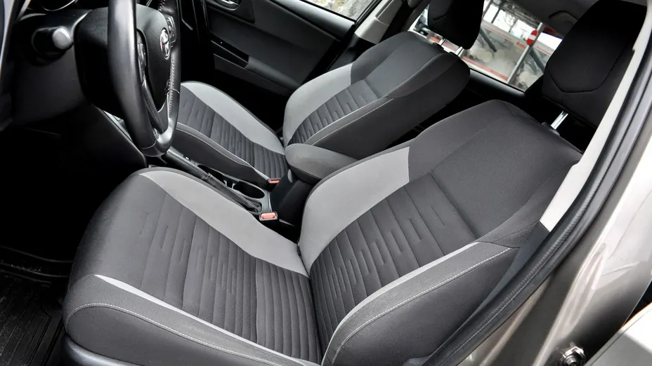 TOYOTA Auris -