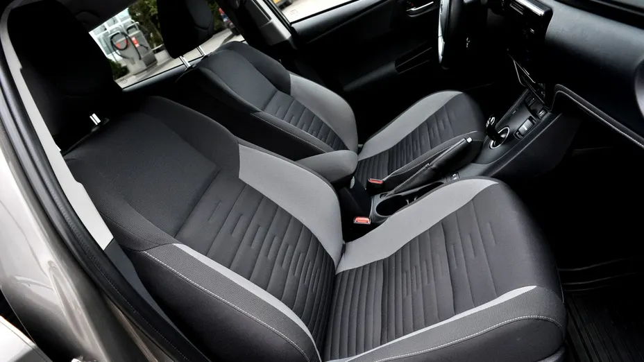TOYOTA Auris -
