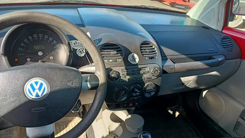 VOLKSWAGEN New Beetle -