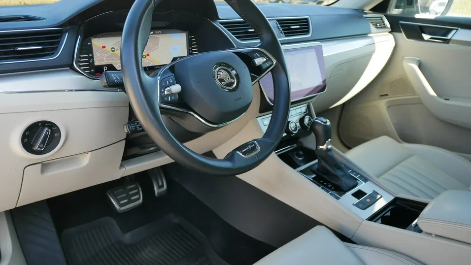 SKODA Superb -